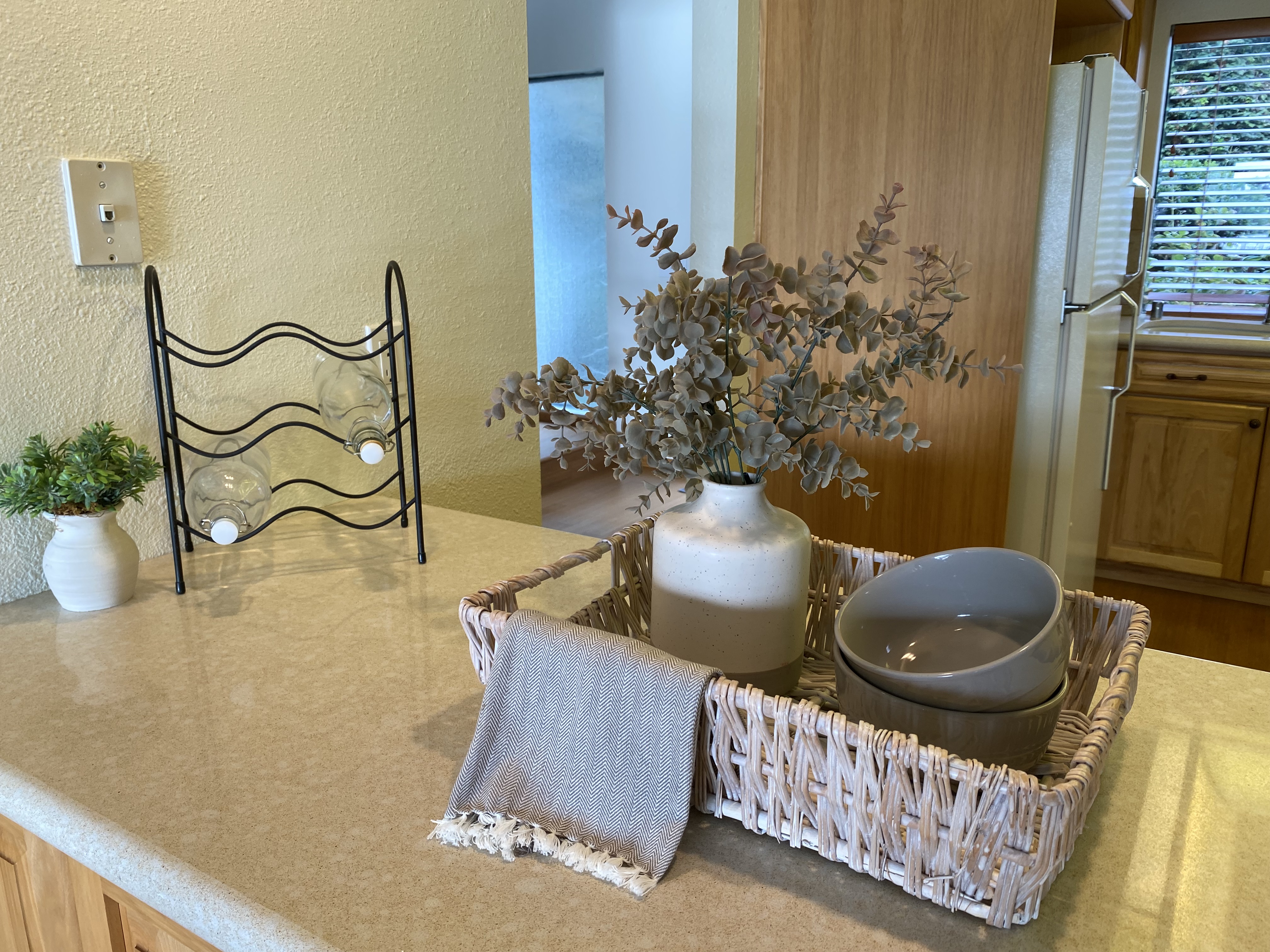 A centerpiece with eucalyptus leaves 